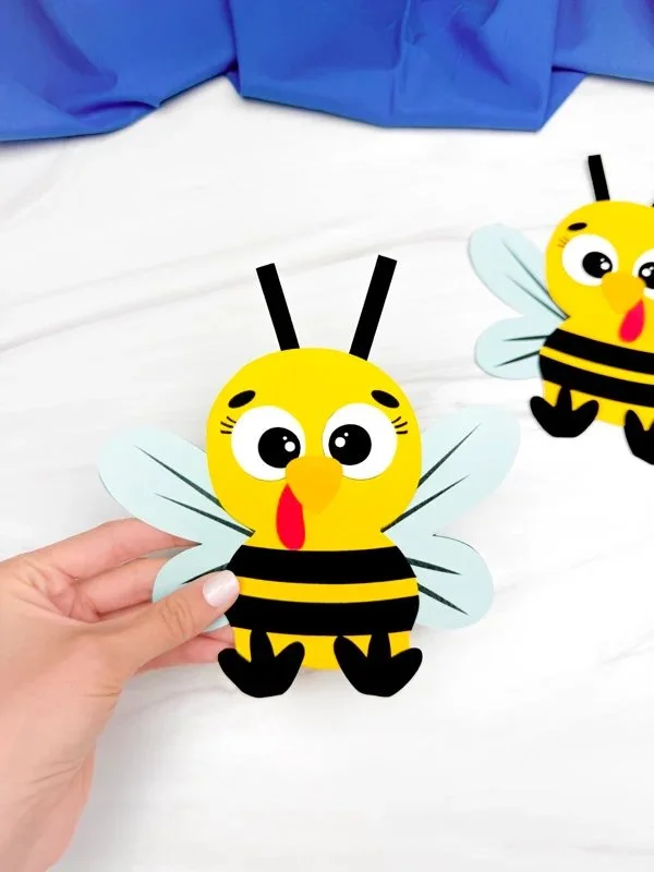 Adorable Bee Turkey Disguise craft with free template for kids