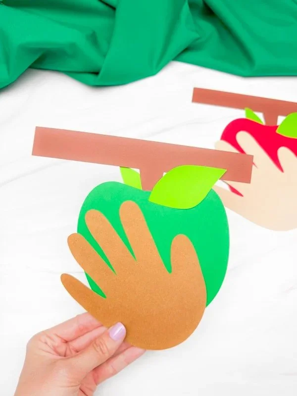 Apple picking craft PDF template for kids activities