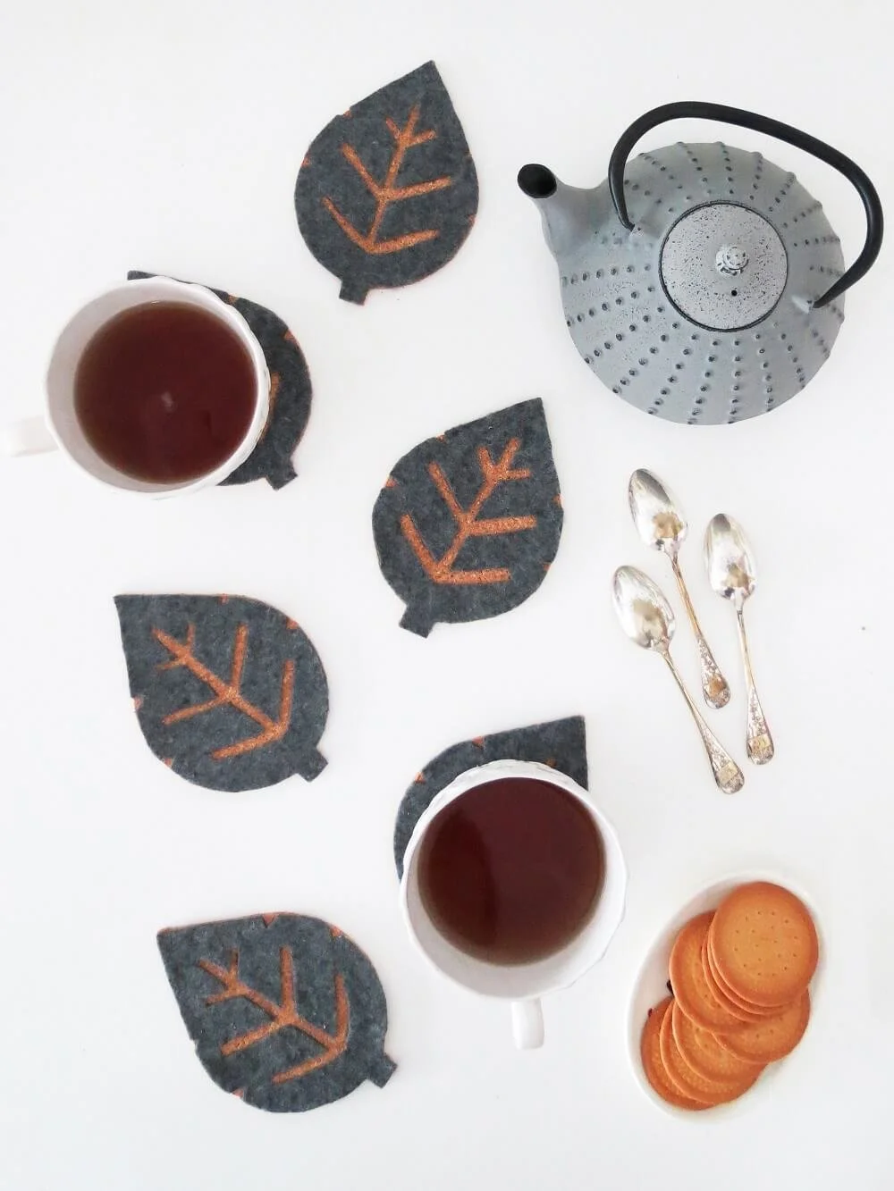 10 Min DIY Cork Coasters (with FREE leaf templates) • Grillo Designs
